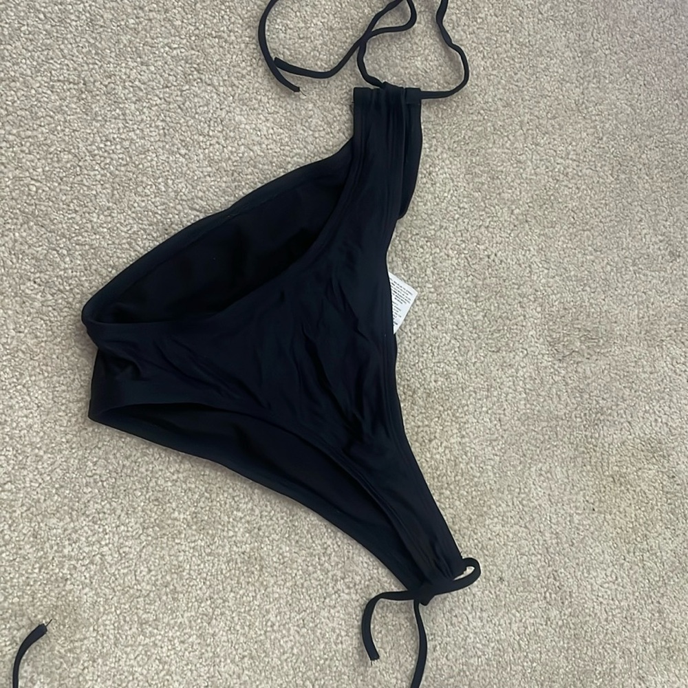 Black target bikini bottoms just don’t wear